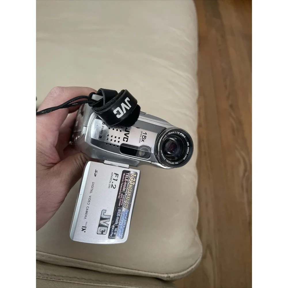 JVC GR-D250U Mini DV Camcorder WITH CHARGER ,c1 , (not Working) Code 6